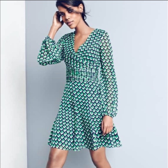 Diane von Furstenberg Dresses & Skirts - DIane Von Furstenberg silk faux wrap dress